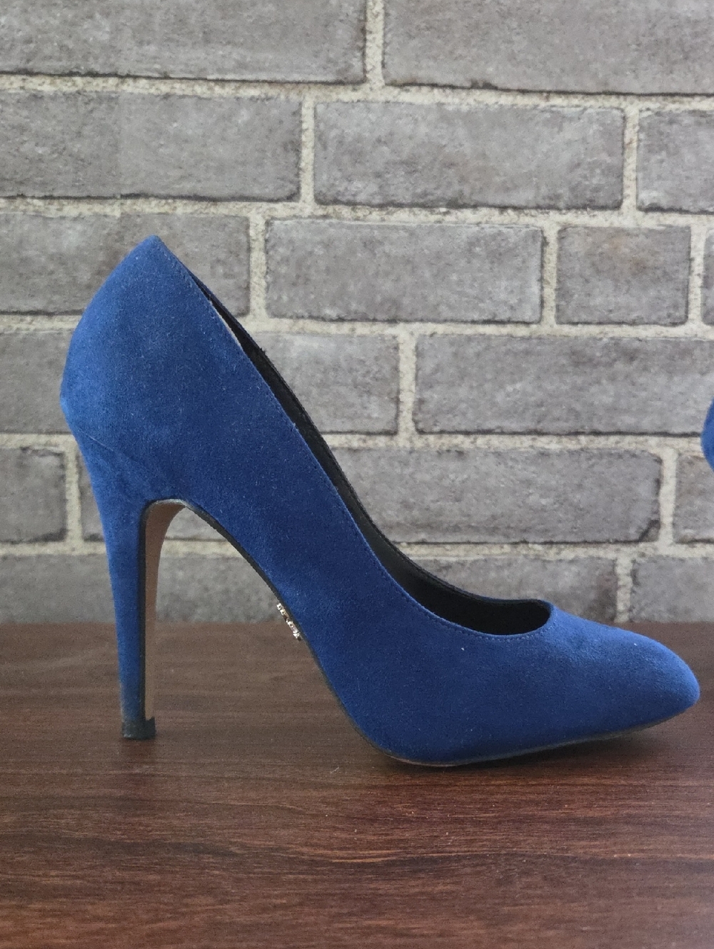 Rock & Republic Blue Suede Stiletto Pumps